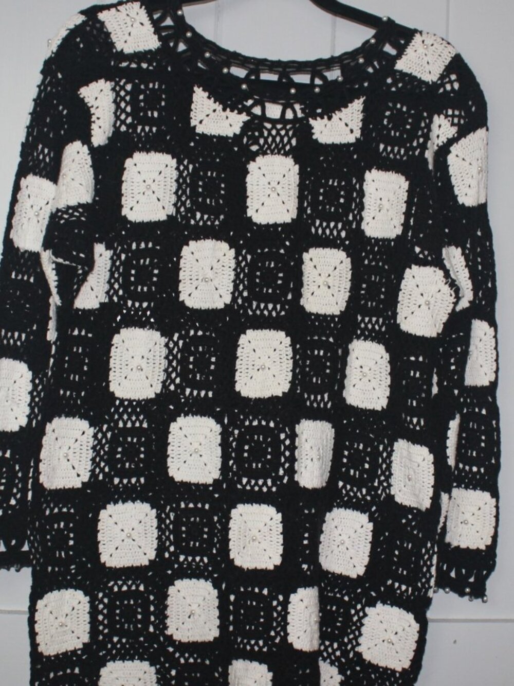 ADRIANNA PAPELL Womens crochet top Blk/Wht embellished with faux pearls . SZ L